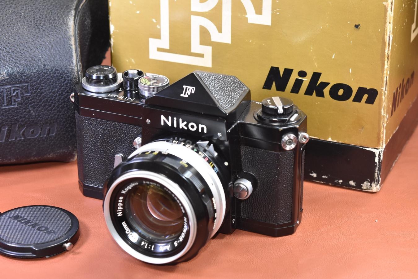 【コレクション向け】Nikon F Eye Level Black 676万台 Nippon Kogaku NIKKOR-S Auto50/1.4付 整備済 【元箱付一式】※キレイな物をお探しの方必見