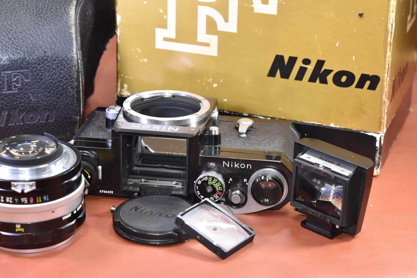 【コレクション向け】Nikon F Eye Level Black 676万台 Nippon Kogaku NIKKOR-S Auto50/1.4付 整備済 【元箱付一式】※キレイな物をお探しの方必見