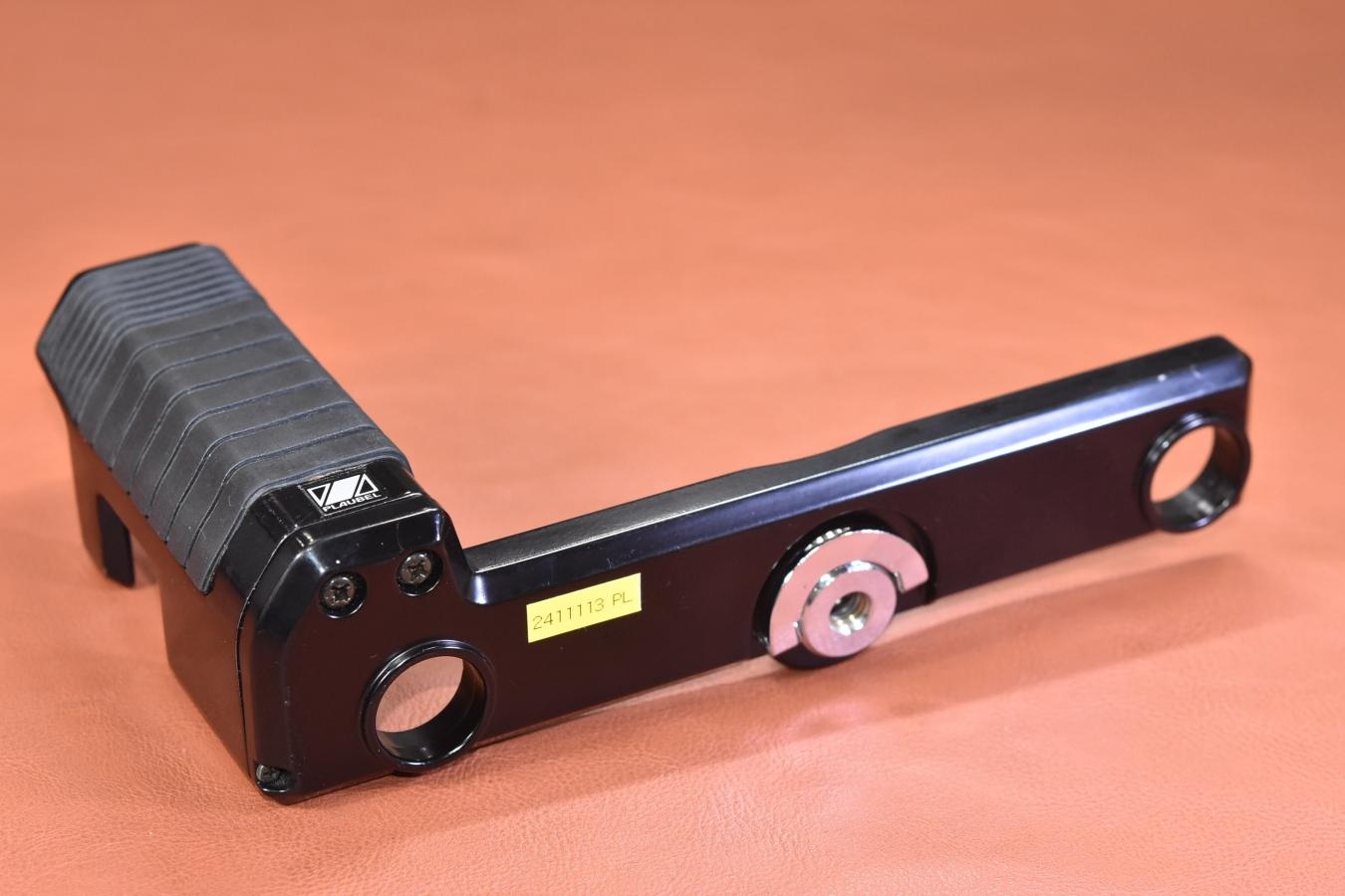 【希 少】PLAUBEL makina 67、670、W67用ハンドグリップ 【キレイな物をお探しの方必見!!自信ありの逸品!!】