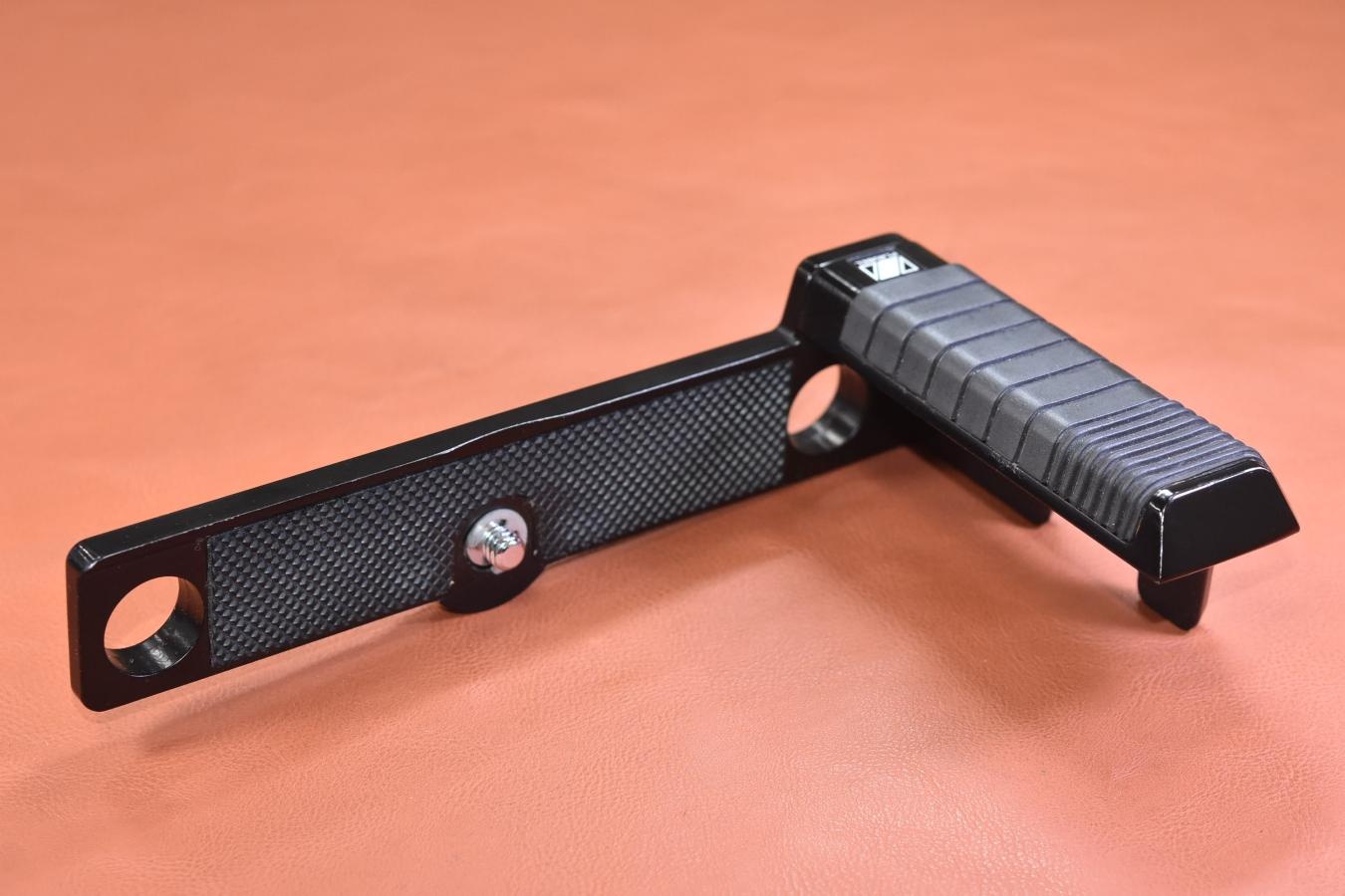 【希 少】PLAUBEL makina 67、670、W67用ハンドグリップ 【キレイな物をお探しの方必見!!自信ありの逸品!!】