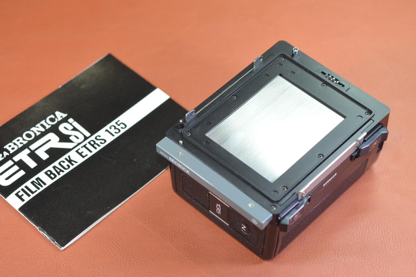 【希 少】ZENZA BRONICA FILM BACK ETRS 135 取説付 【ZENZA BRONICA ETRシリーズ用】※キレイな物をお探しの方必見!!自信ありの逸品!!