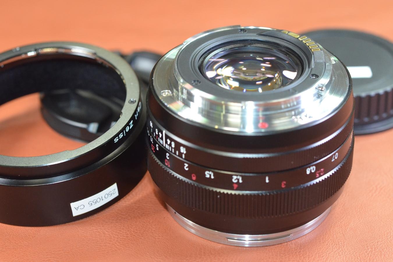 Carl Zeiss Planar T*50mm F1.4 ZE 純正メタルフード付 【Canon EF用】※キレイな物をお探しの方必見!!自信ありの逸品!!