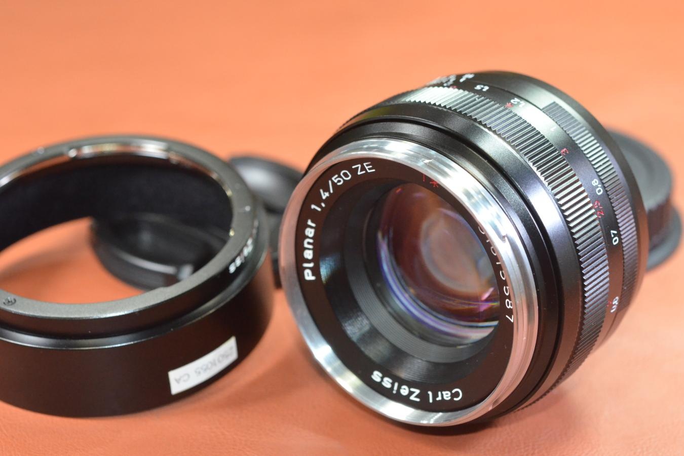 Carl Zeiss Planar T*50mm F1.4 ZE 純正メタルフード付 【Canon EF用】※キレイな物をお探しの方必見!!自信ありの逸品!!