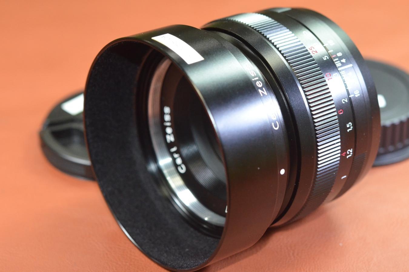 Carl Zeiss Planar T*50mm F1.4 ZE 純正メタルフード付 【Canon EF用】※キレイな物をお探しの方必見!!自信ありの逸品!!