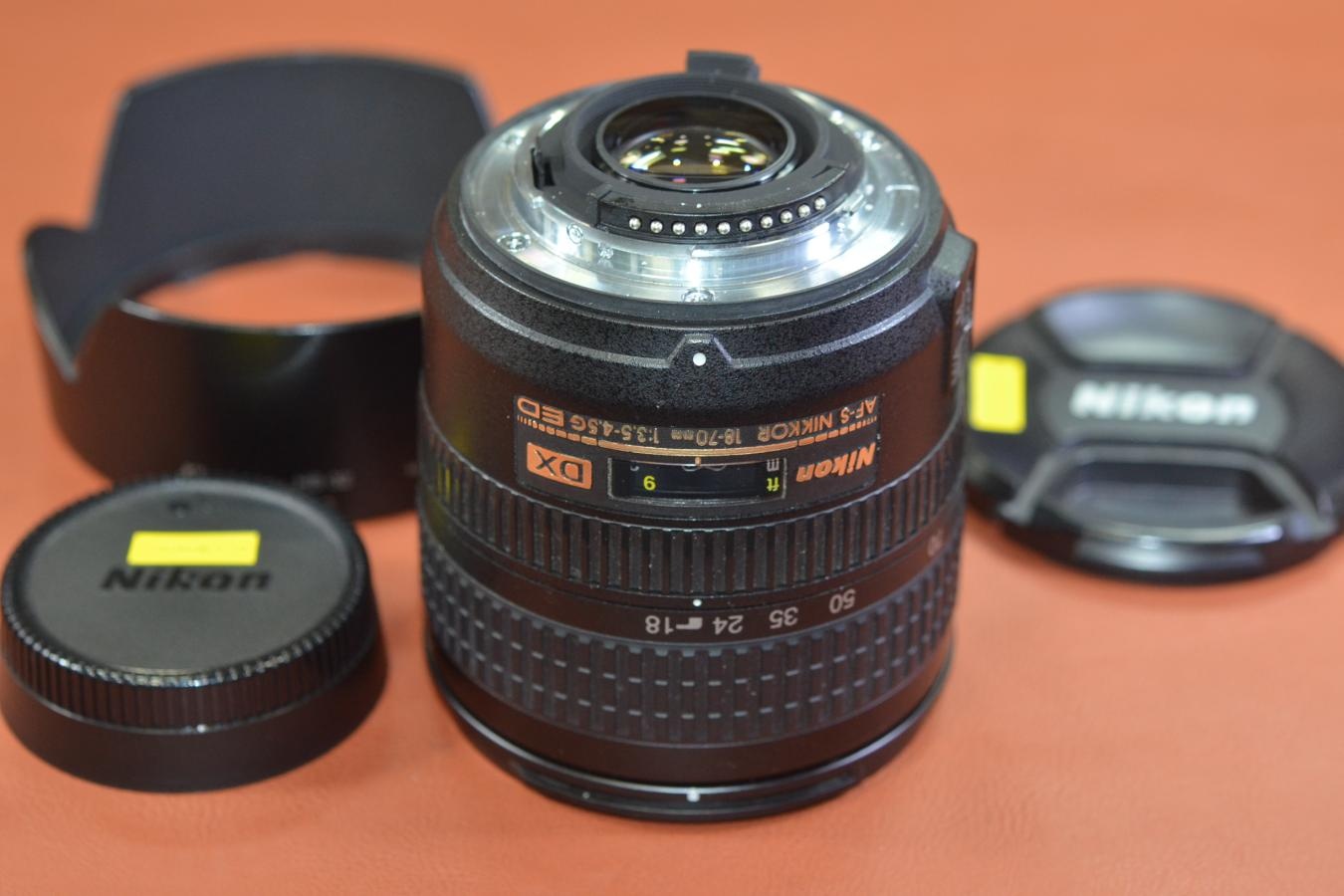【B級特価品】 AF-S DX NIKKOR 18-70mm F3.5-4.5G ED 【純正フードHB-32付】