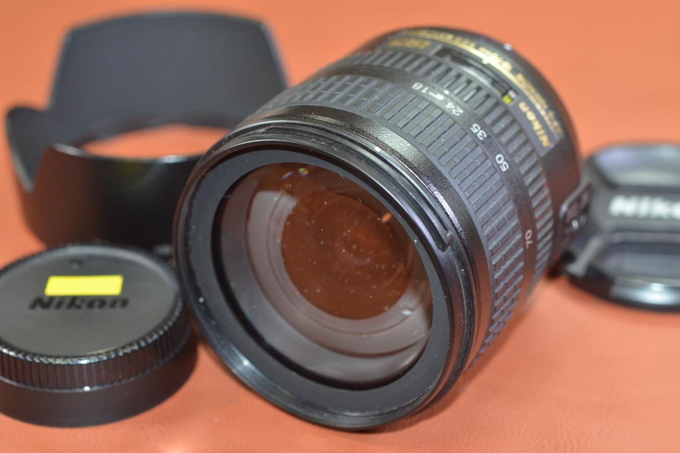 【B級特価品】 AF-S DX NIKKOR 18-70mm F3.5-4.5G ED 【純正フードHB-32付】