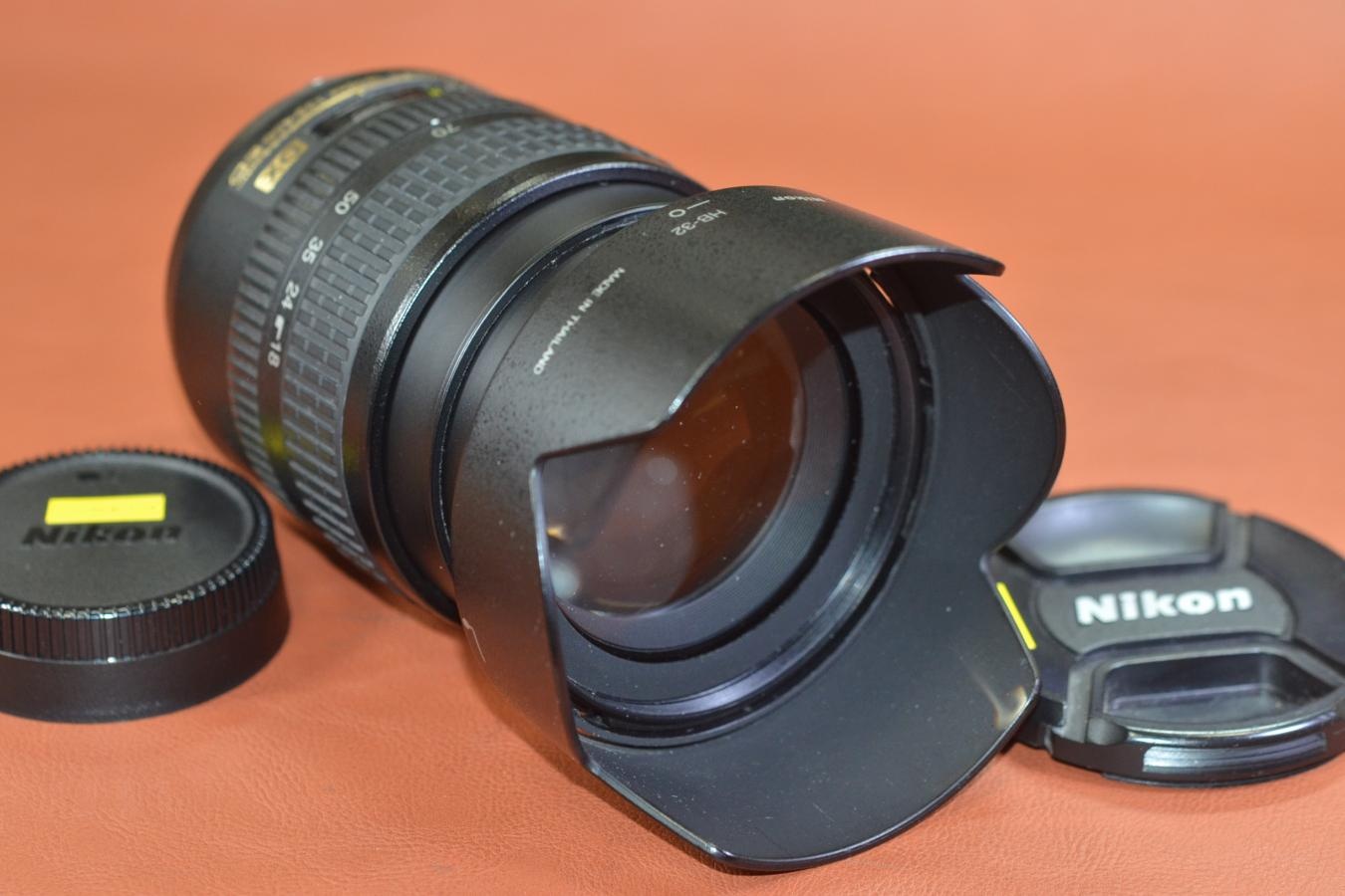 【B級特価品】 AF-S DX NIKKOR 18-70mm F3.5-4.5G ED 【純正フードHB-32付】