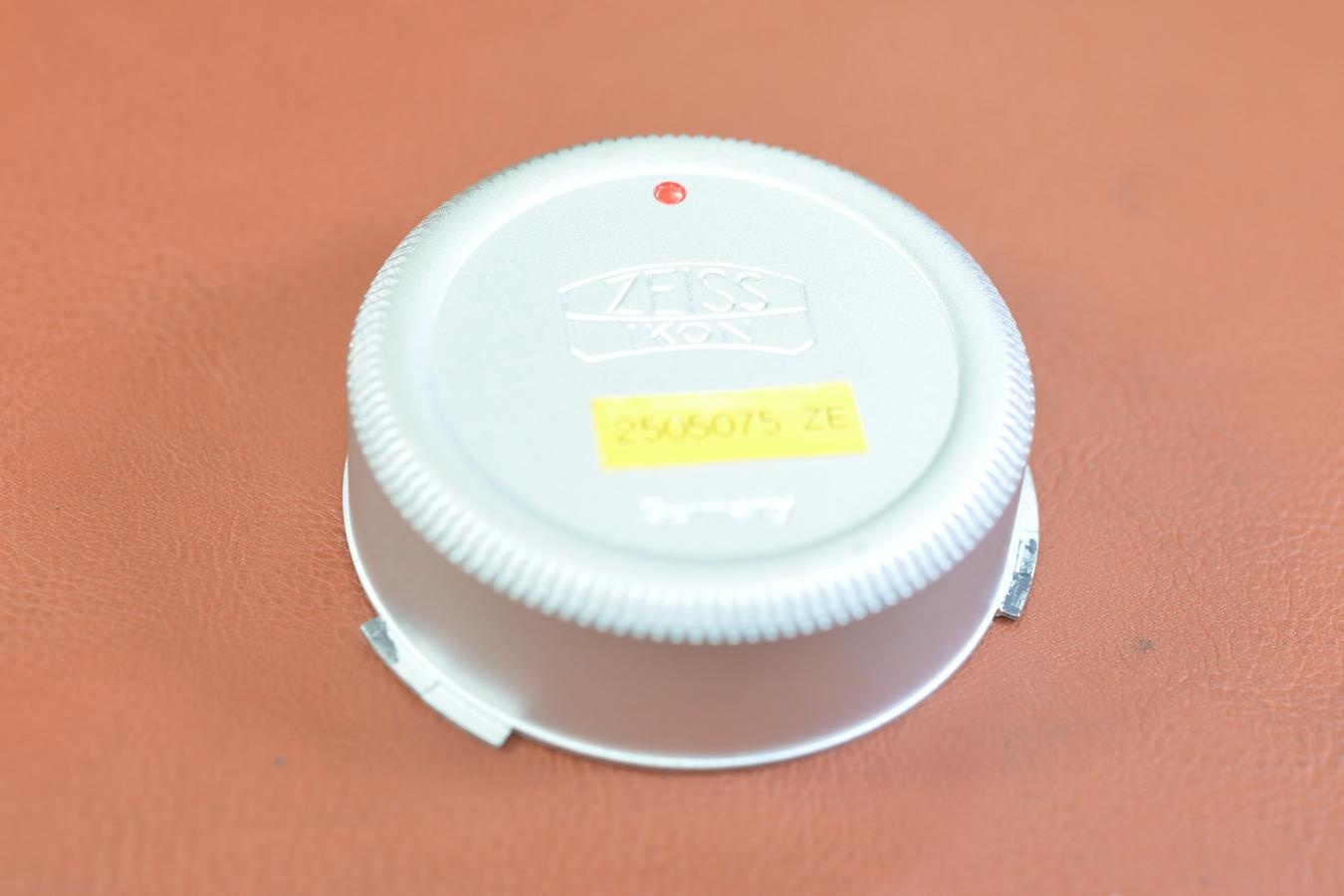 【絶版アクセサリー】ZEISS IKON メタルリアキャップ 【旧コンタックスマウント用】※キレイな物をお探しの方必見!!自信ありの逸品!!