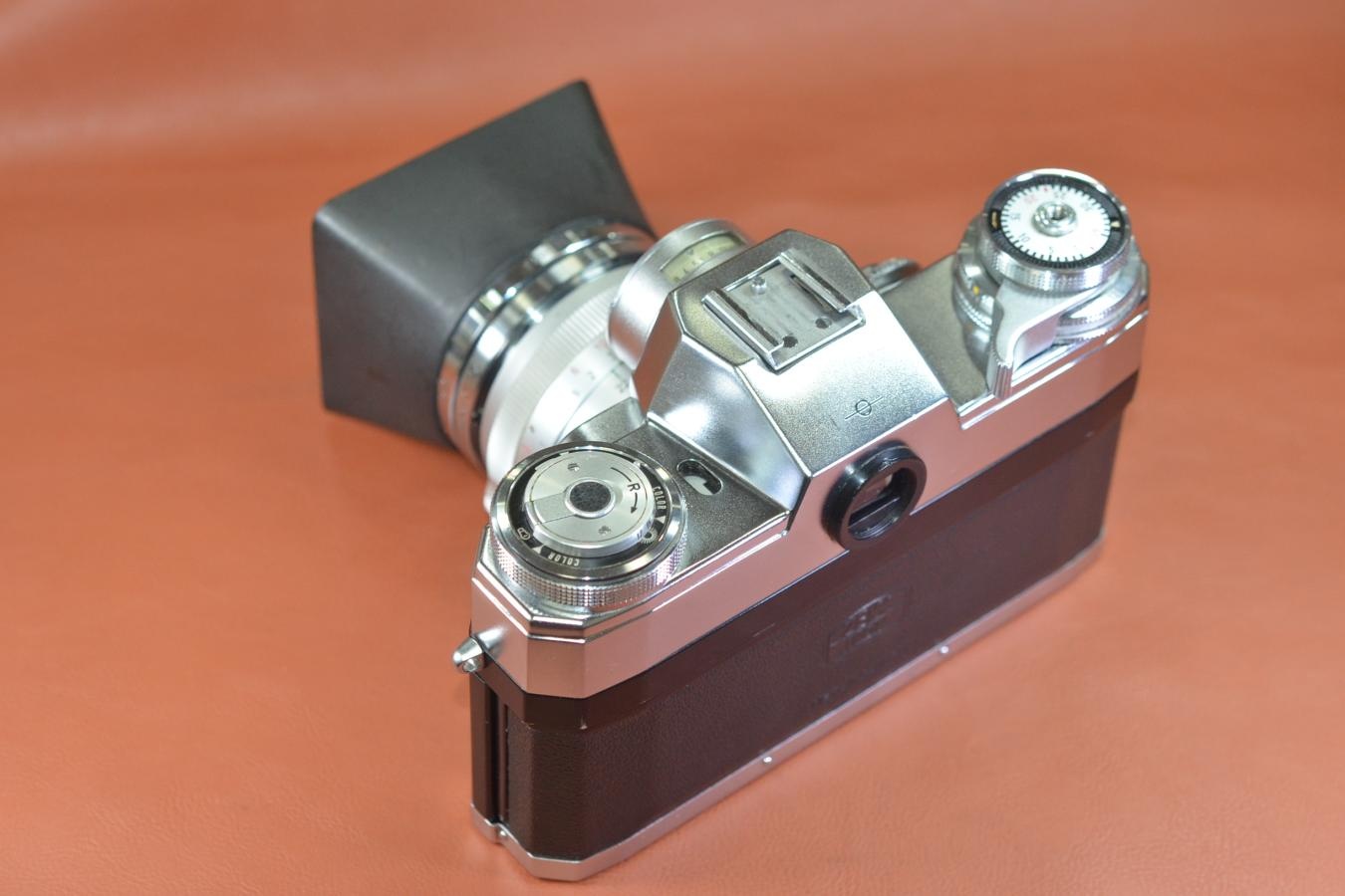 Contarex Bullseye  Carl Zeiss Planar 50/2付 【純正フード、フィルター付】※キレイな物をお探しの方必見!!自信ありの逸品!!