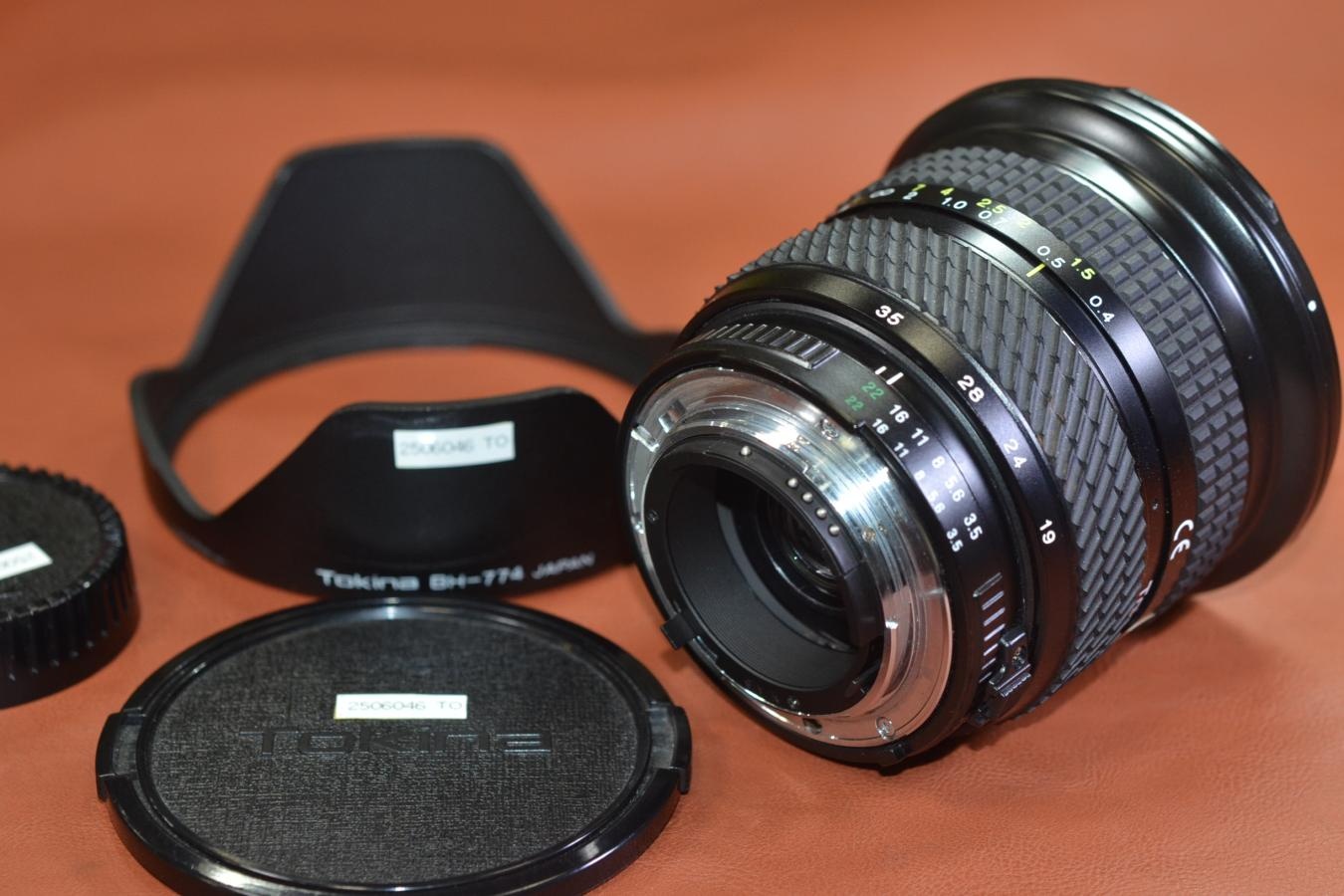 Tokina AF 19-35mm F3.5-4.5 純正フード付 【Nikon用】