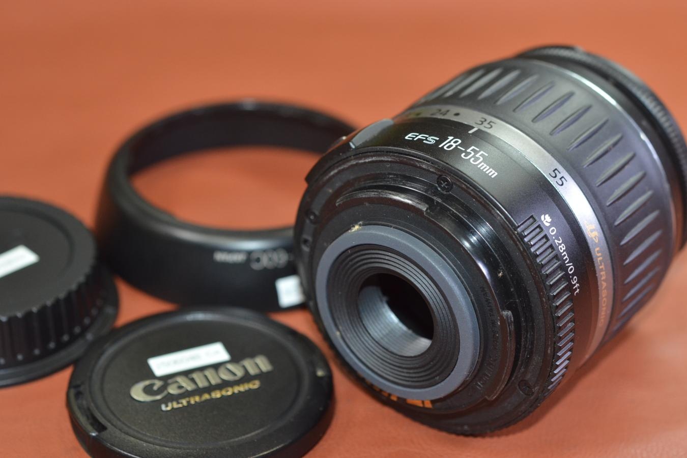 Canon EF-S 18-55mm F3.5-5.6 II USM 【純正フードEW-60C付】