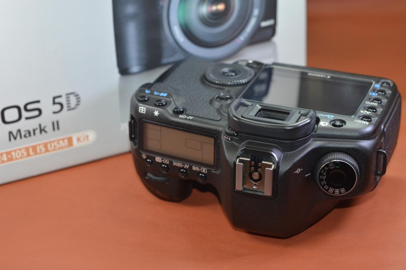 【通信販売限定商品】Canon EOS 5D Mark II 【元箱付一式】※キレイな物をお探しの方必見!!自信ありの逸品!!