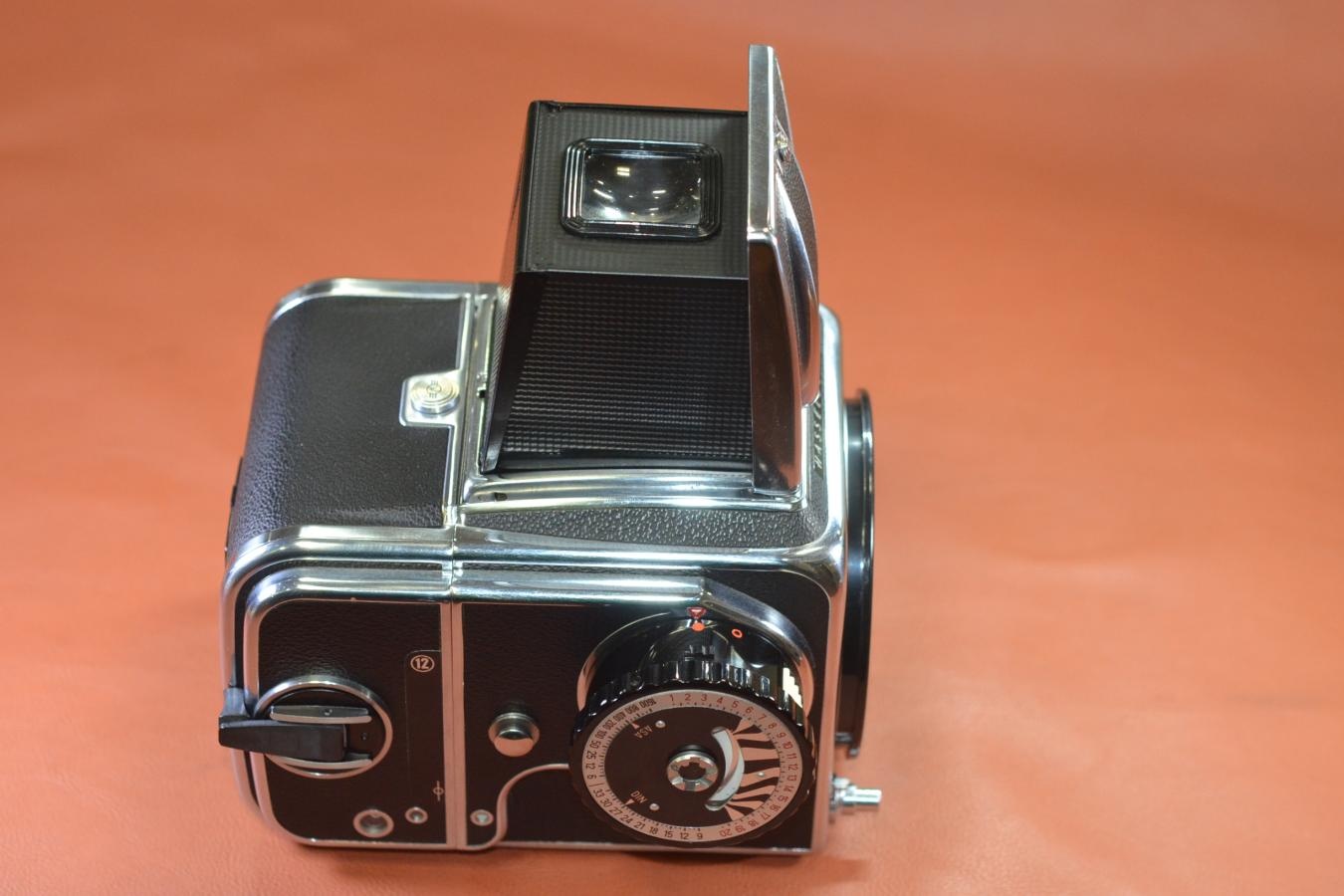HASSELBLAD 500C(スクリーン交換可能タイプ) 【FILM MAGAZINE A12、KNOB METER付】※キレイな物をお探しの方必見!!自信ありの逸品!!
