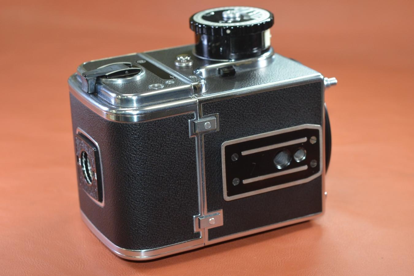 HASSELBLAD 500C(スクリーン交換可能タイプ) 【FILM MAGAZINE A12、KNOB METER付】※キレイな物をお探しの方必見!!自信ありの逸品!!