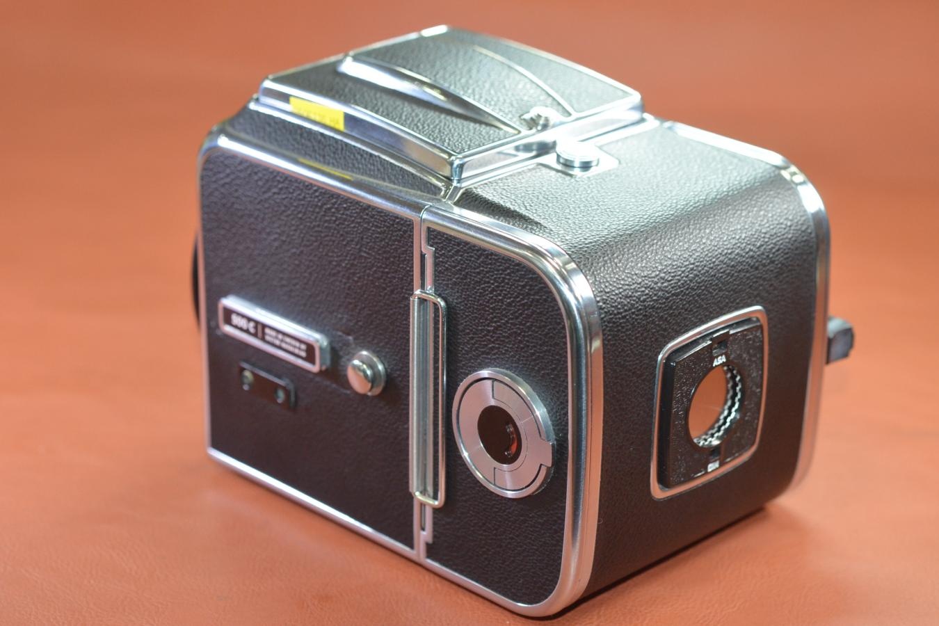 HASSELBLAD 500C(スクリーン交換可能タイプ) 【FILM MAGAZINE A12、KNOB METER付】※キレイな物をお探しの方必見!!自信ありの逸品!!