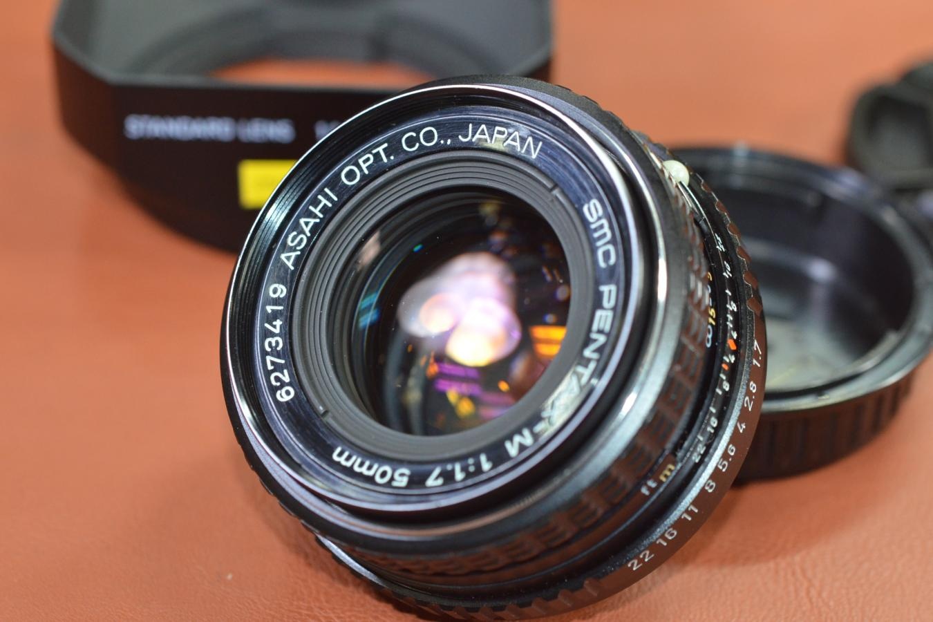 SMC PENTAX-M 50mm F1.7 純正フード付【カメラ女子に絶大な人気のオールドレンズ】