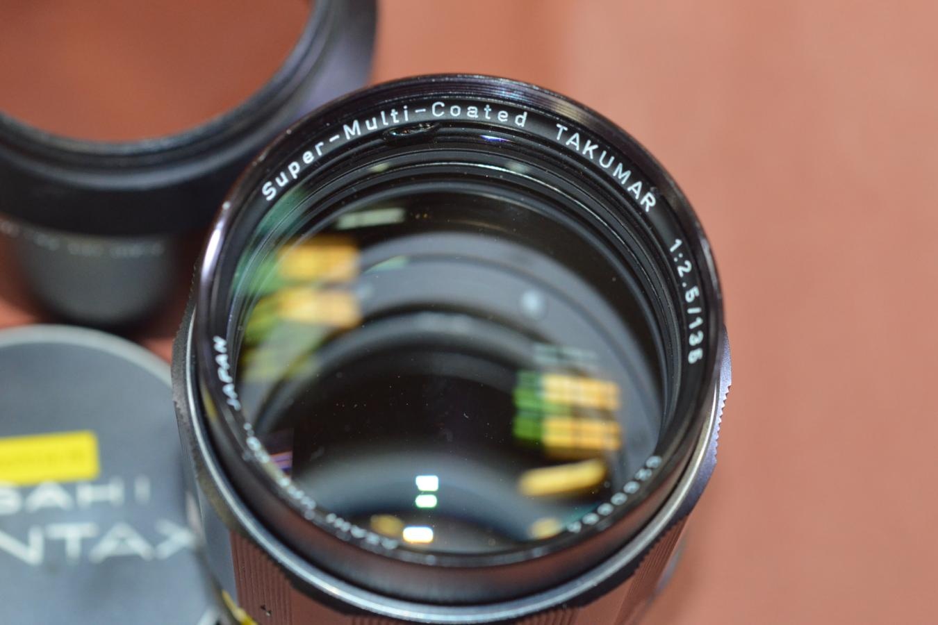 【B級特価品】 PENTAX Super-Multi-Coated-TAKUMAR 135mm F2.5 純正メタルフード付 【M42マウントレンズ】