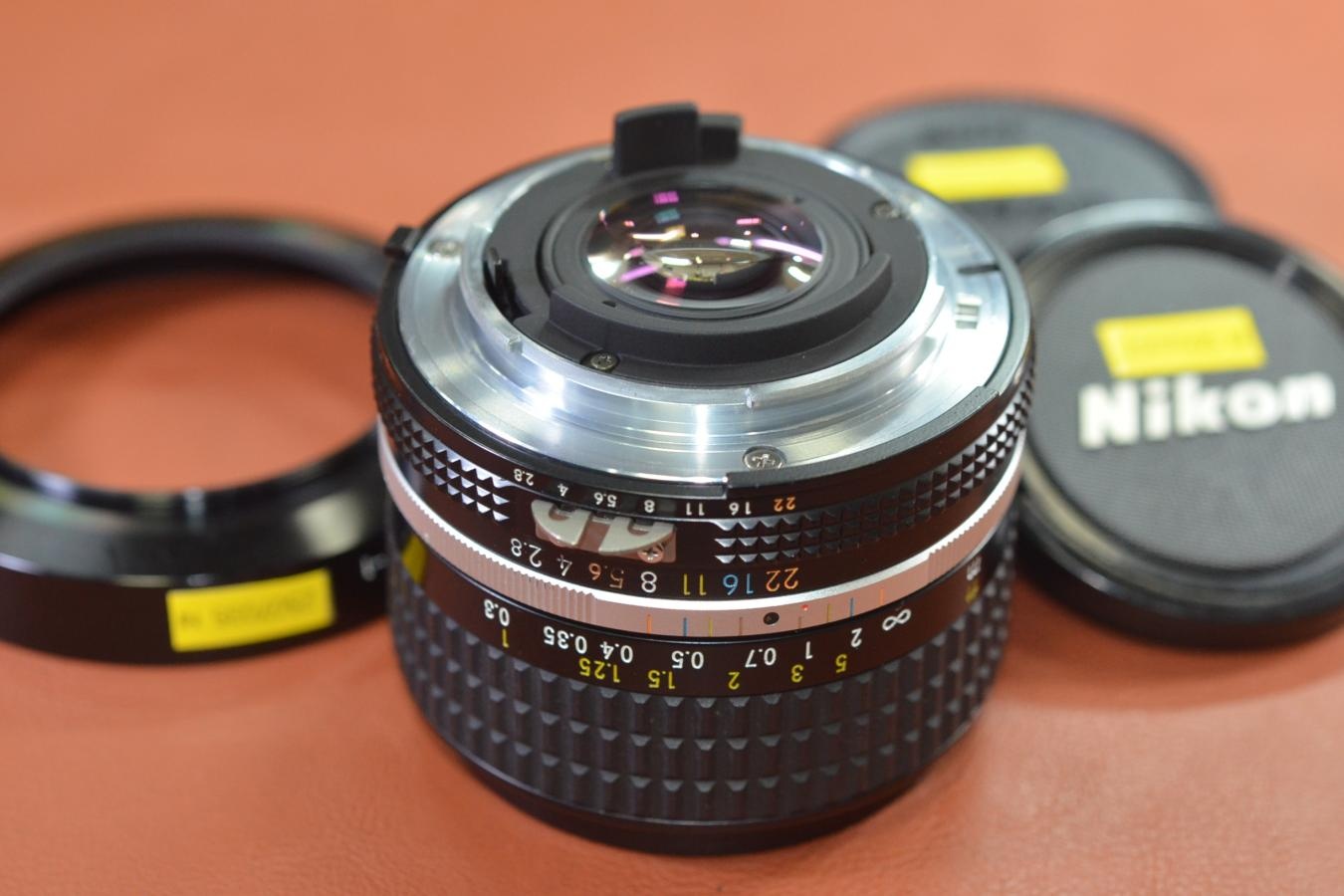 Nikon Ai-S NIKKOR 24mm F2.8【純正メタルフードHN-1付】