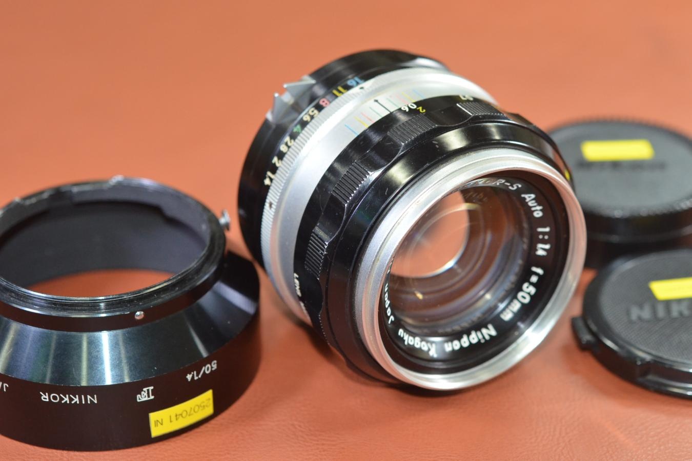 Nippon Kogaku NIKKOR-S Auto 50mm F1.4 【純正メタルフード大文字F付】