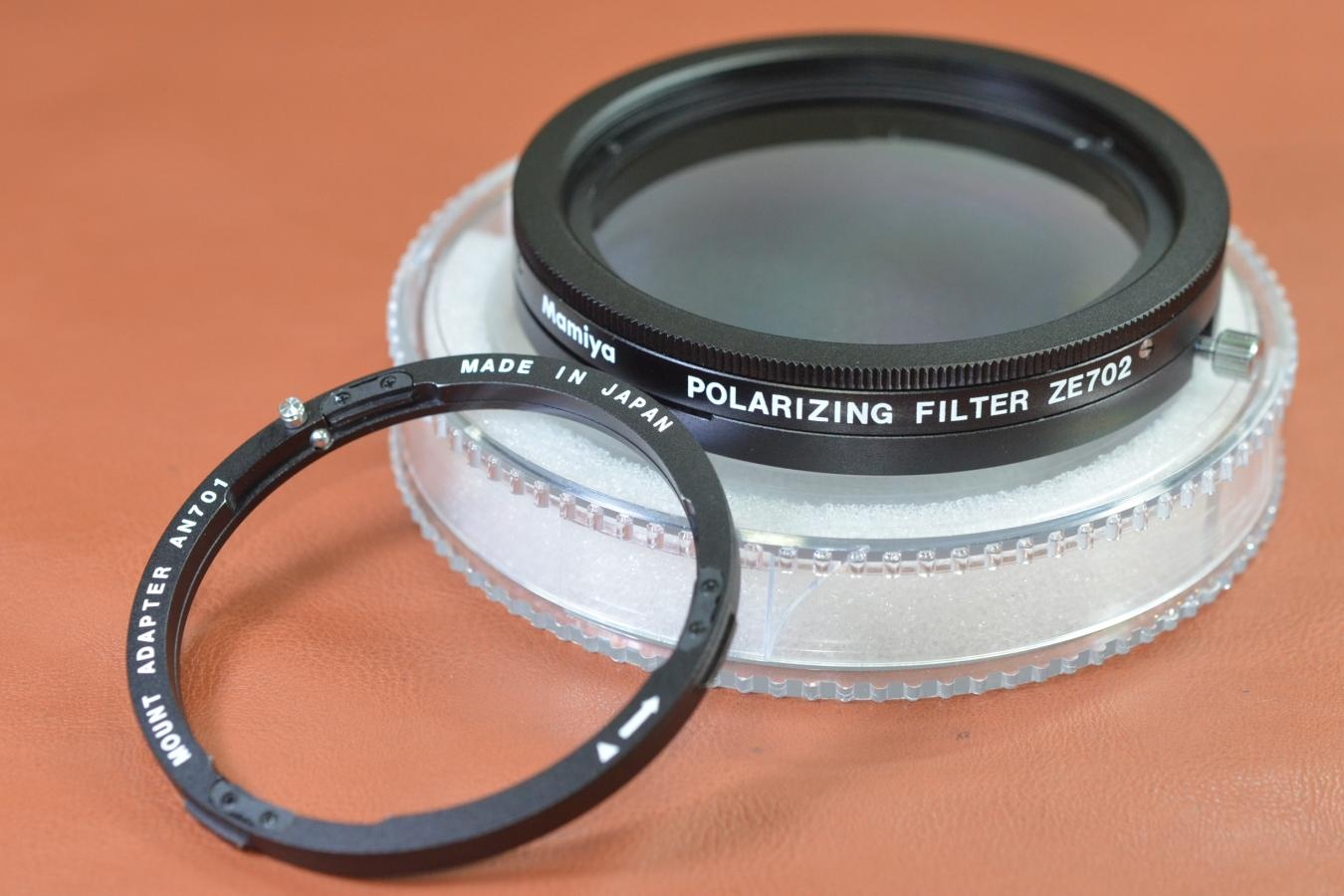 【絶版アクセサリー】Mamiya POLARIZING FILTER ZE702 MOUNT ADAPTER AN701付 【Mamiya7、7II用】※キレイな物をお探しの方必見!!自信ありの逸品!