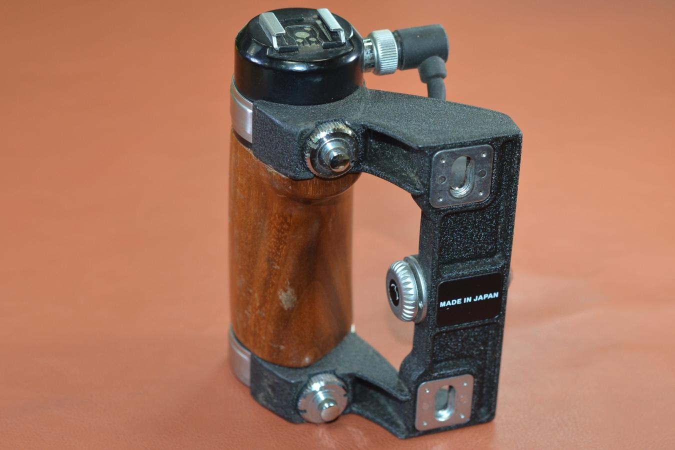 【希 少】PENTAX ホットシューグリップ 67II SPシンクロコード付 【PENTAX 67II用】