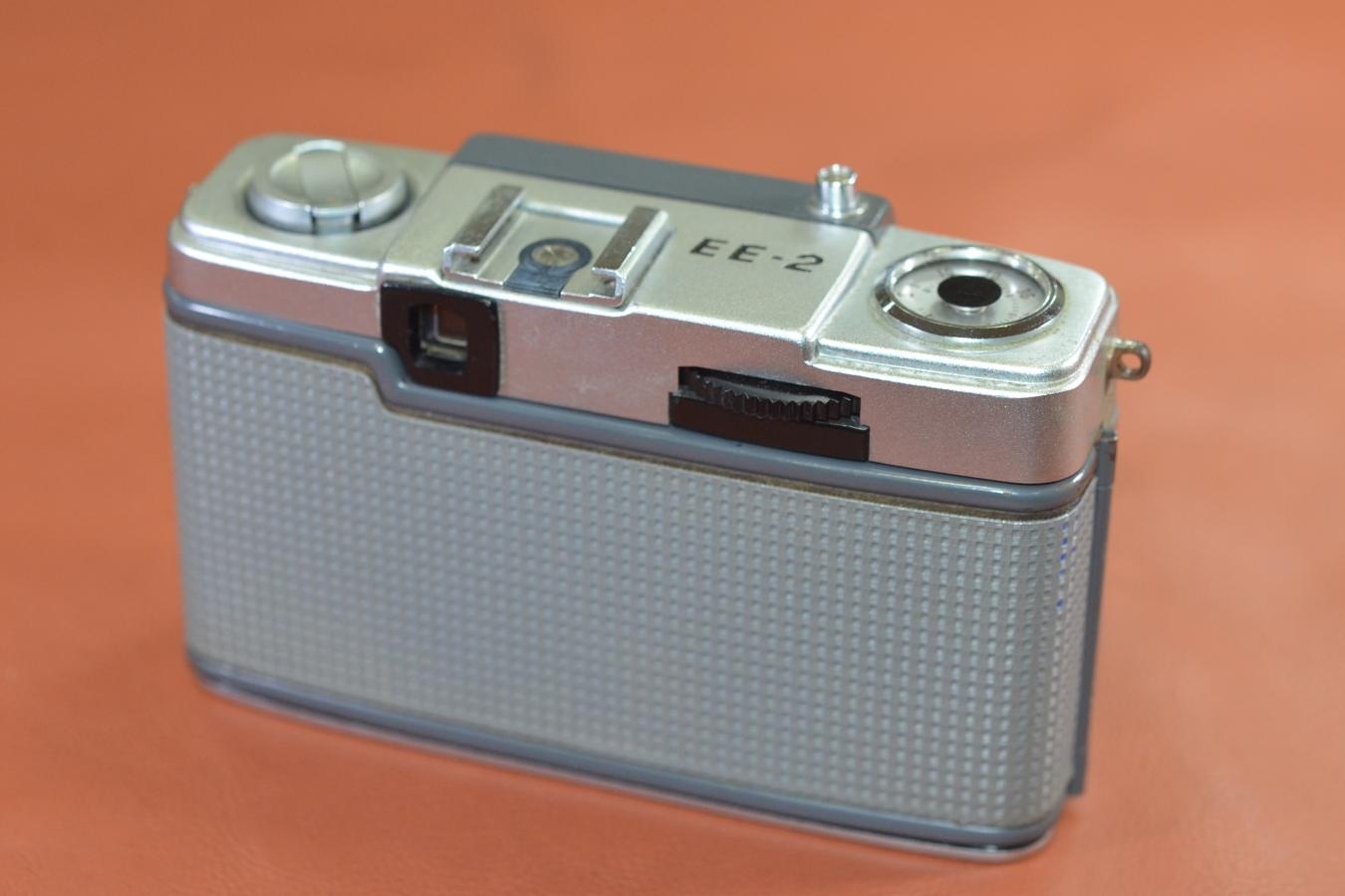 OLYMPUS PEN EE-2 モルト交換済【Olumpus D.Zuiko 28mm F3.5 レンズ搭載】
