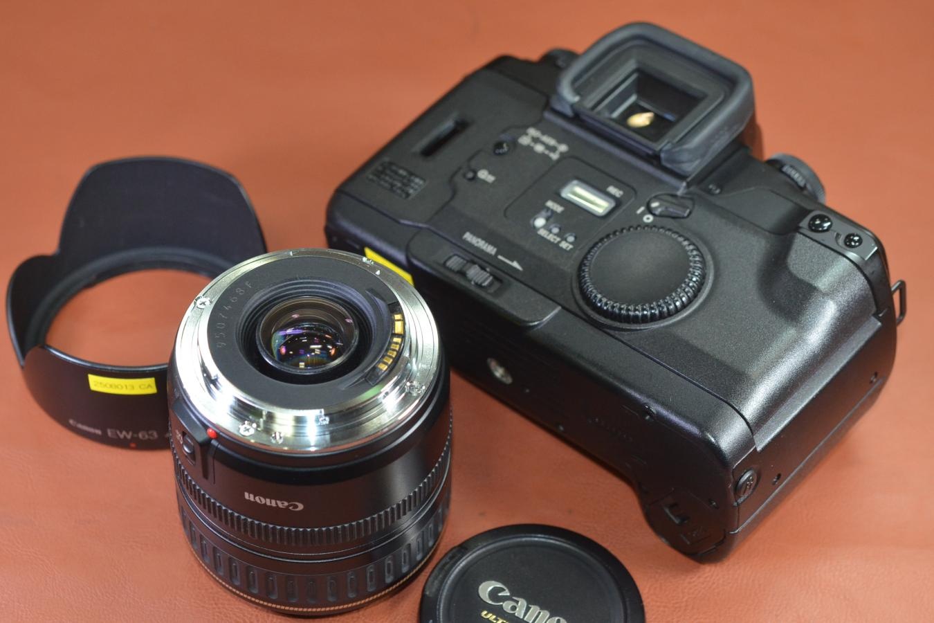 Canon EOS 55 Black EF28-105/3.5-4.5 USM付 【純正フードWE-63付】