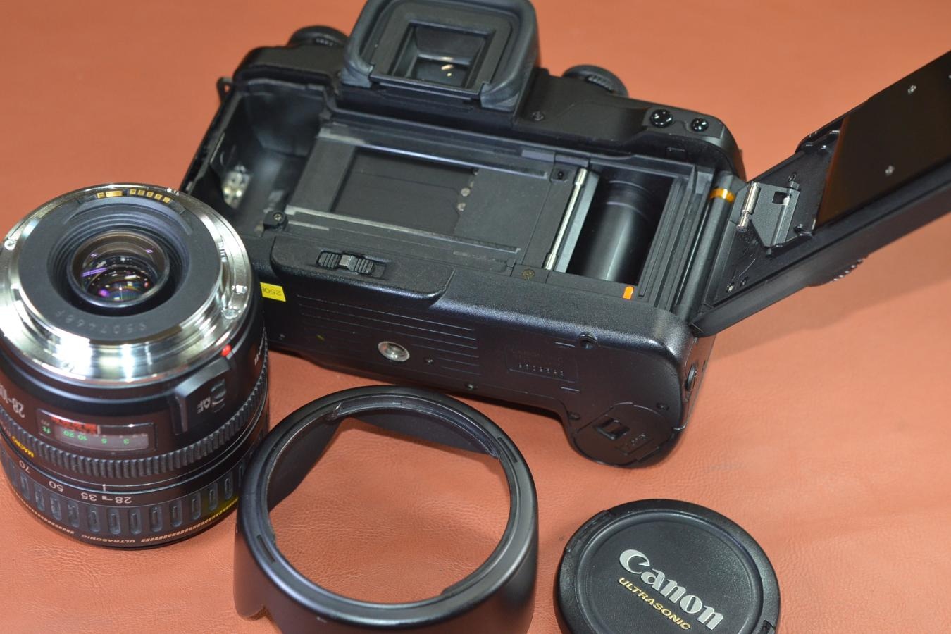 Canon EOS 55 Black EF28-105/3.5-4.5 USM付 【純正フードWE-63付】