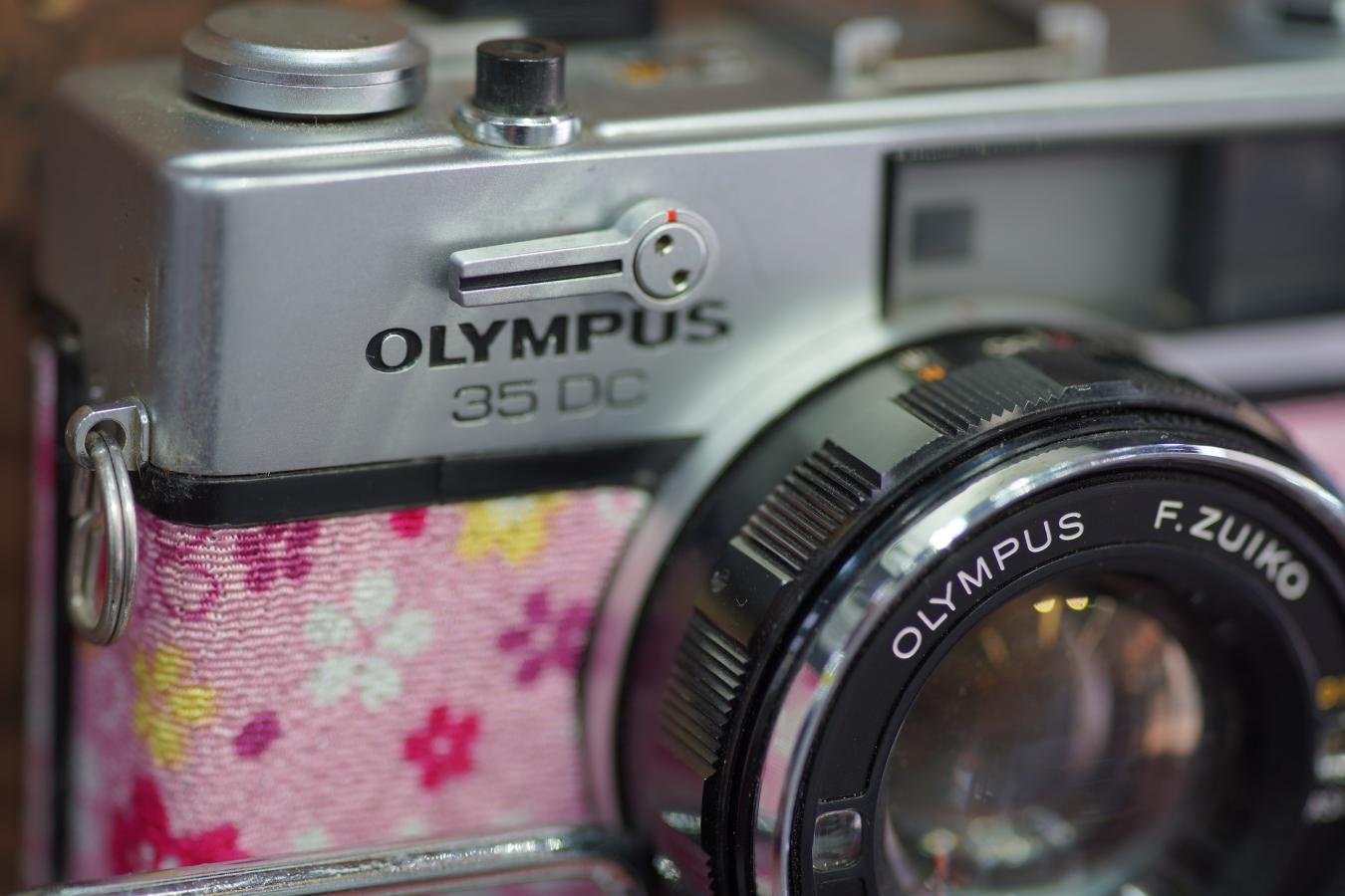 MINOLTA AF MACRO 100mm F2.8 NEW 純正フード付 【SONY Aマウントレンズ】