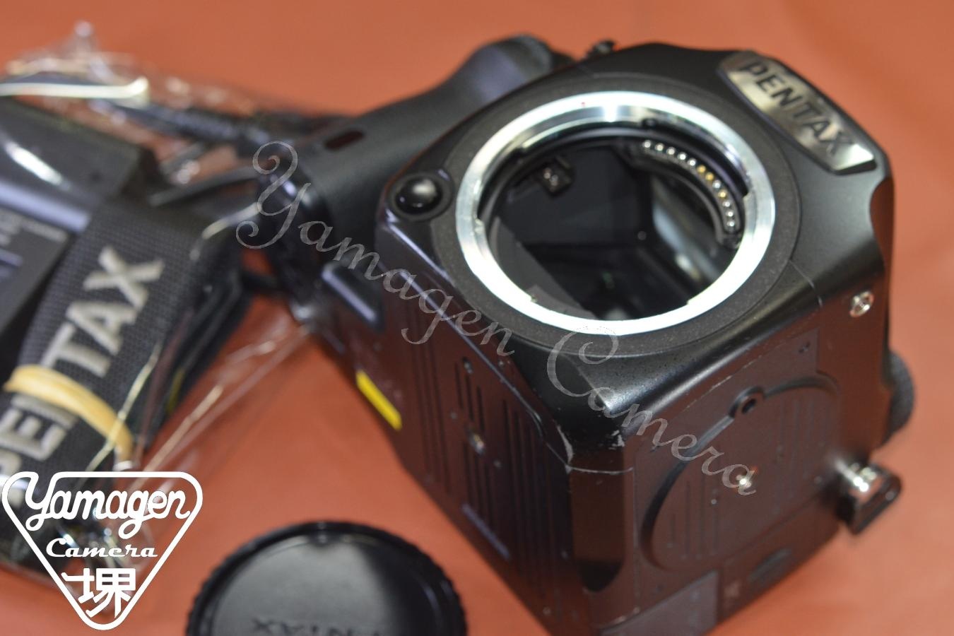 【通信販売限定商品】PENTAX 645Z Body 【充電器、バッテリー、ストラップ付】