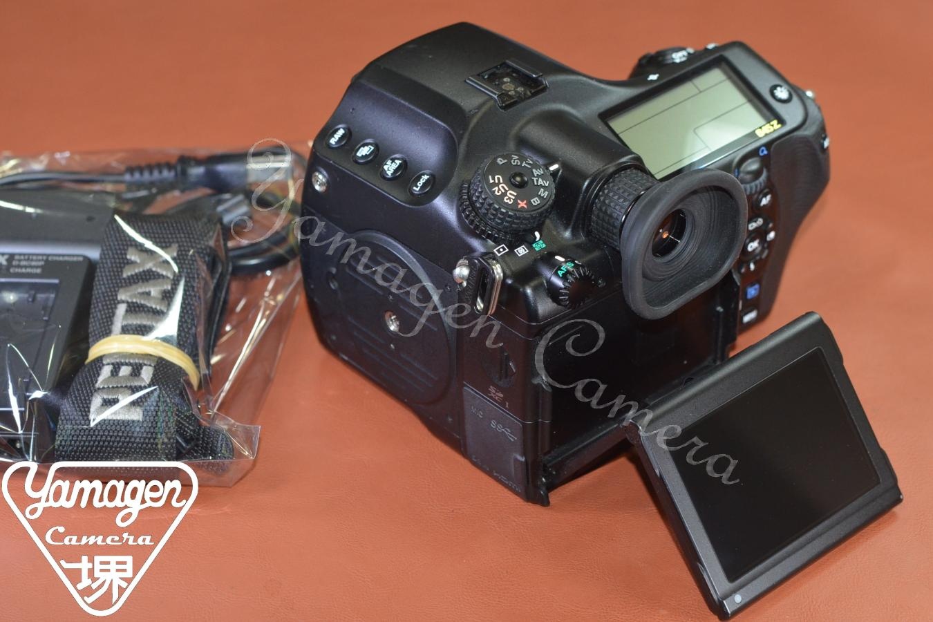 【通信販売限定商品】PENTAX 645Z Body 【充電器、バッテリー、ストラップ付】