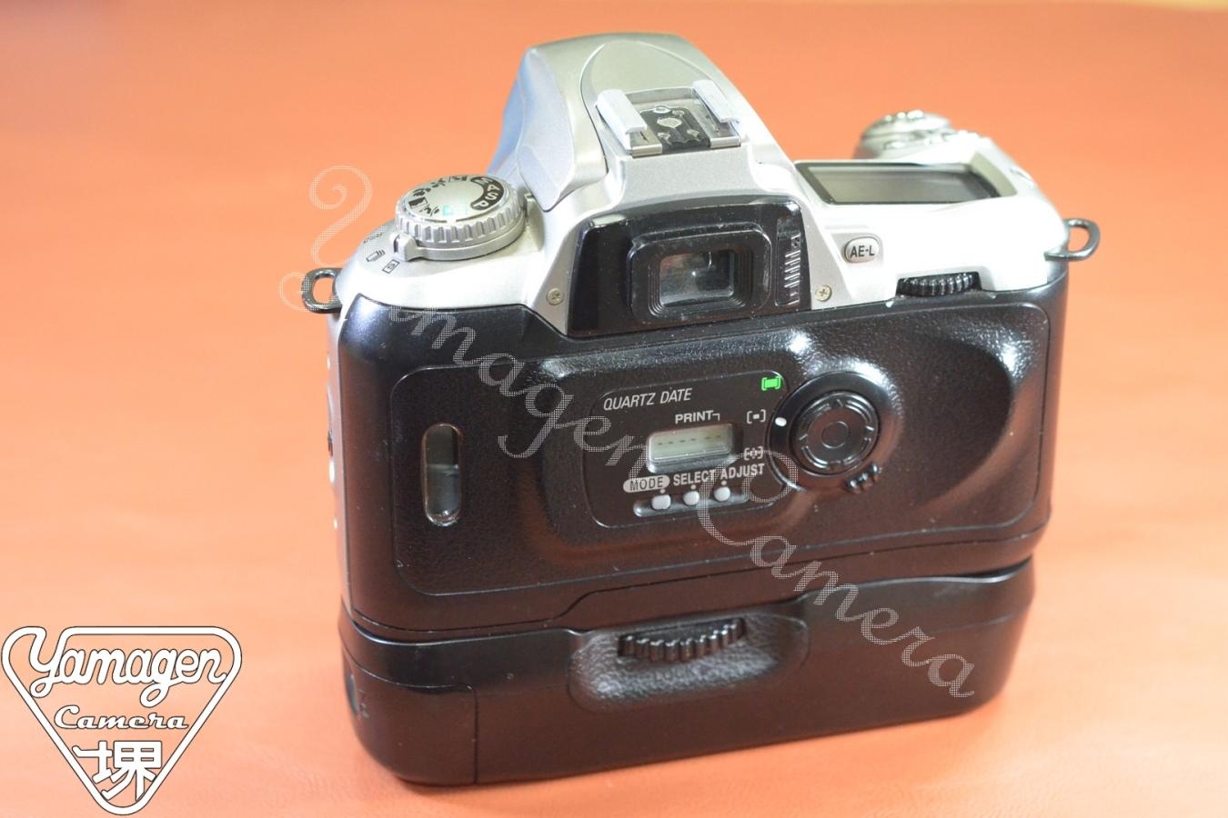 Nikon U2 Silver 【マルチバッテリーパックMB-18付】