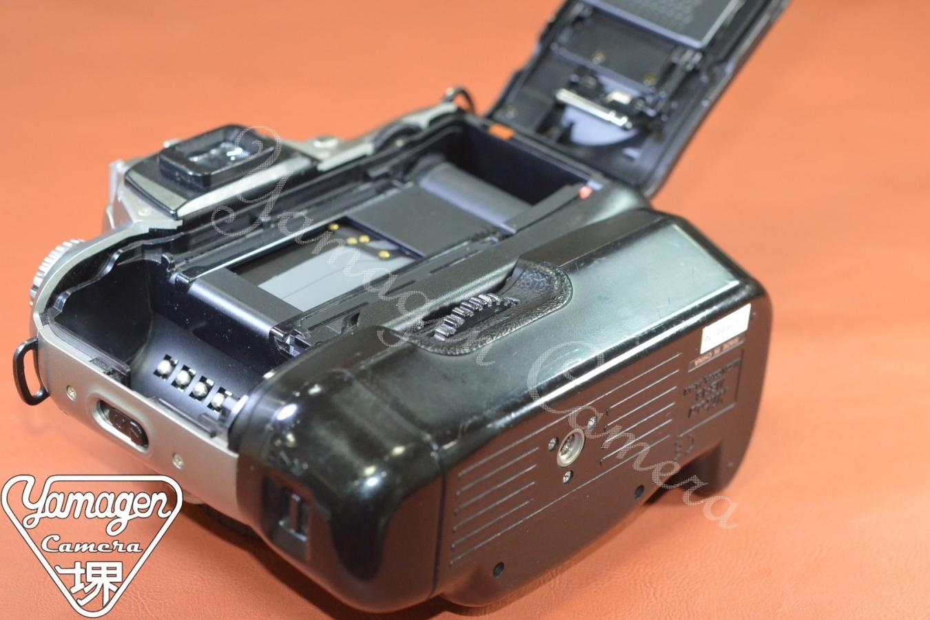 Nikon U2 Silver 【マルチバッテリーパックMB-18付】