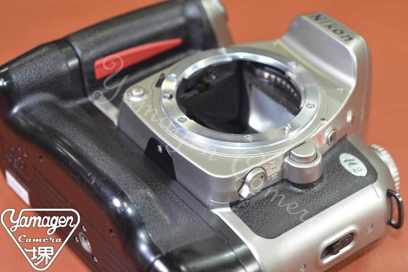 Nikon U2 Silver 【マルチバッテリーパックMB-18付】