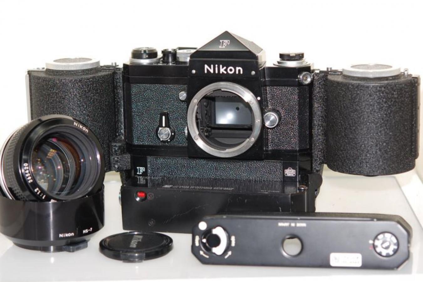【コレクション向け 希 少】 ニコン NEW Fアイレベルブラック 739万台 55/1.2付 【F-250モータードライブ、希少 JPI社米国製直結バッテリーケース付】  