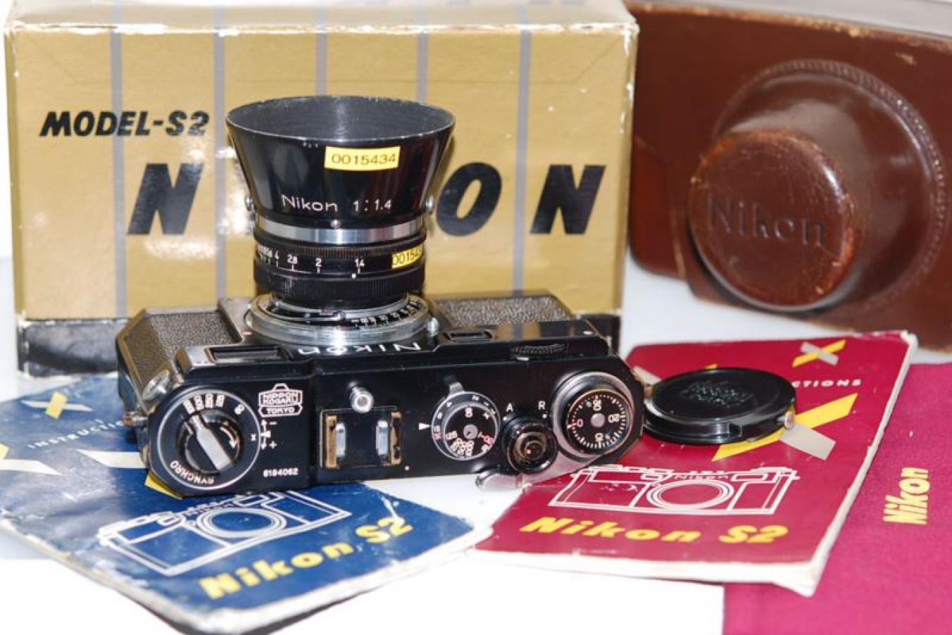 【コレクション向け 希 少】 ニコン S2 ブラック NIKKOR-S・C 5cm F1.4付 【純正ケース、フード、取説(和文、英文)、巾着袋、元箱付一式】 ※この個体は6194000番台〜6194