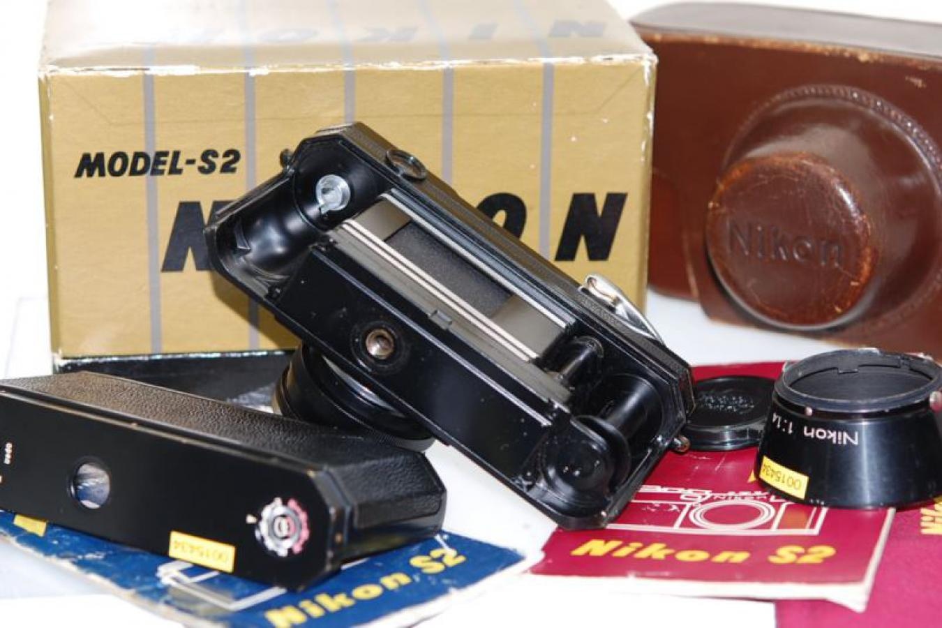 【コレクション向け 希 少】 ニコン S2 ブラック NIKKOR-S・C 5cm F1.4付 【純正ケース、フード、取説(和文、英文)、巾着袋、元箱付一式】 ※この個体は6194000番台〜6194