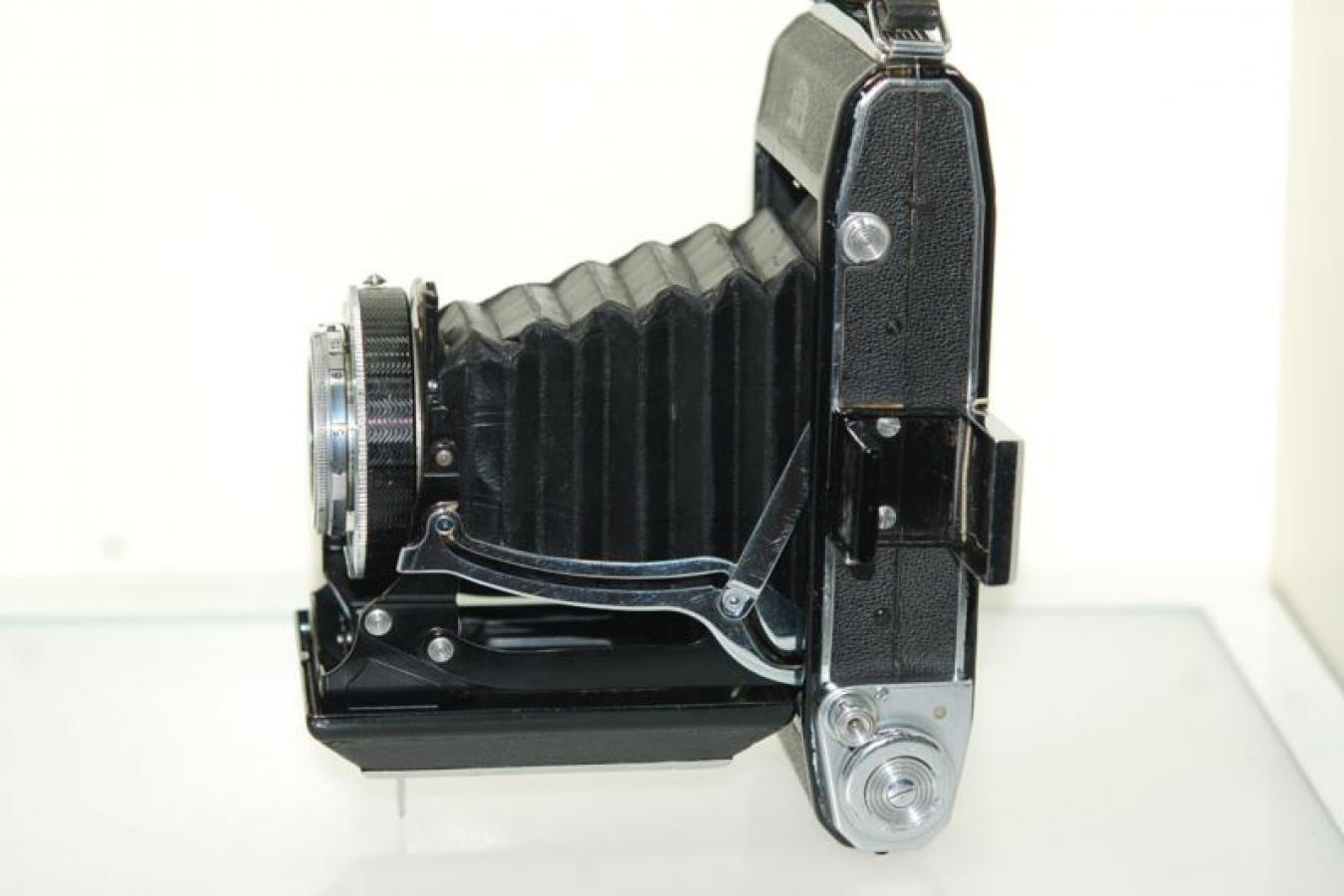 ツァイスイコン イコンタ 521/2 【ノバー 10.5cm F4.5 レンズ搭載】  