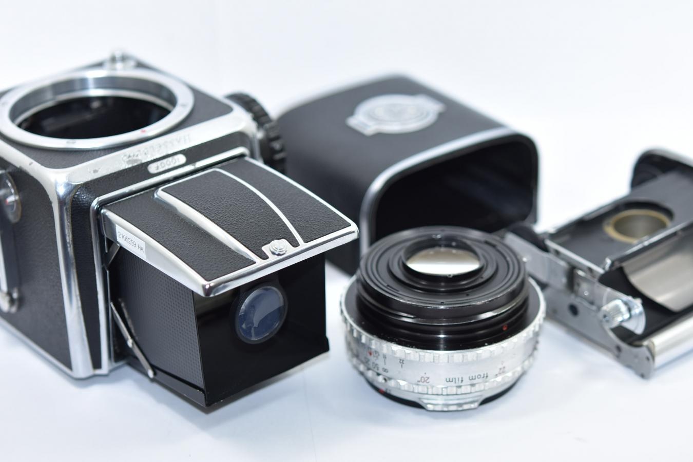 【希 少】 HASSELBLAD 1000F Carl Zeiss Tessar 80/2.8付 【純正フィルムマガジン付】