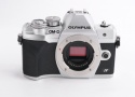 オリンパス OM-D E-M10 IV (4)ボディ シルバー