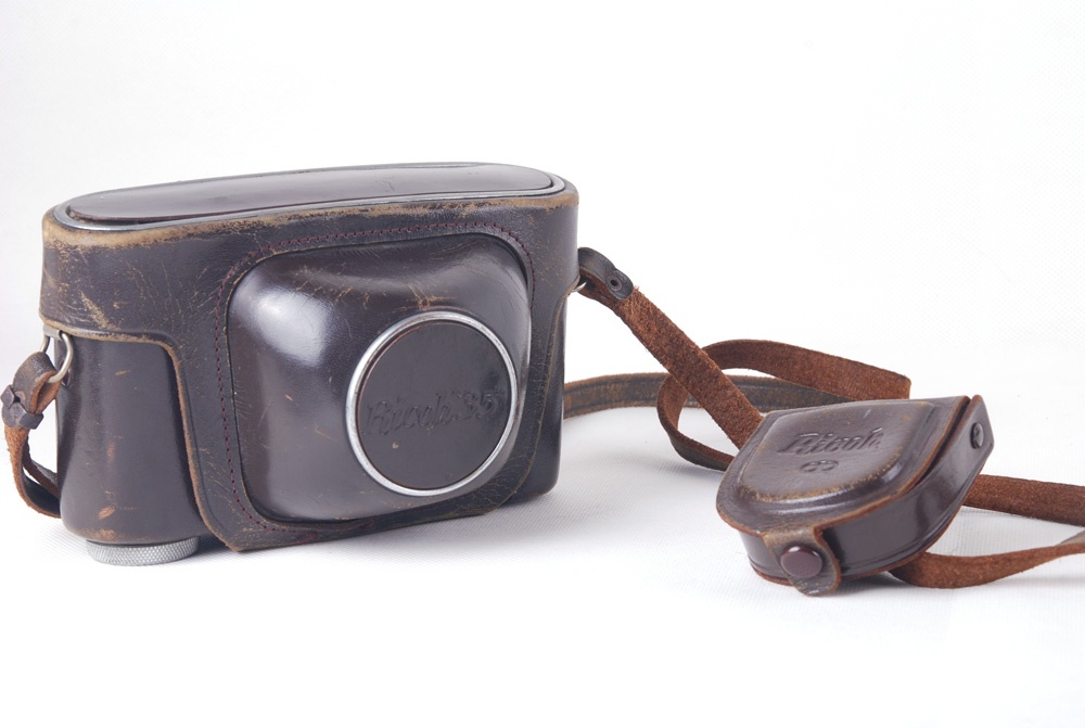 【良品】RICOH/リコー35 S RIKEN 45/2.8レンズ付 シルバー 革ケース、フード付