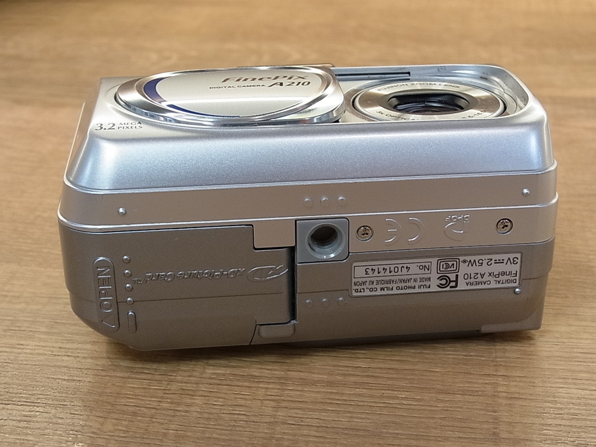 フジフイルム(FUJIFILM)FinePix A210【320万画素】
