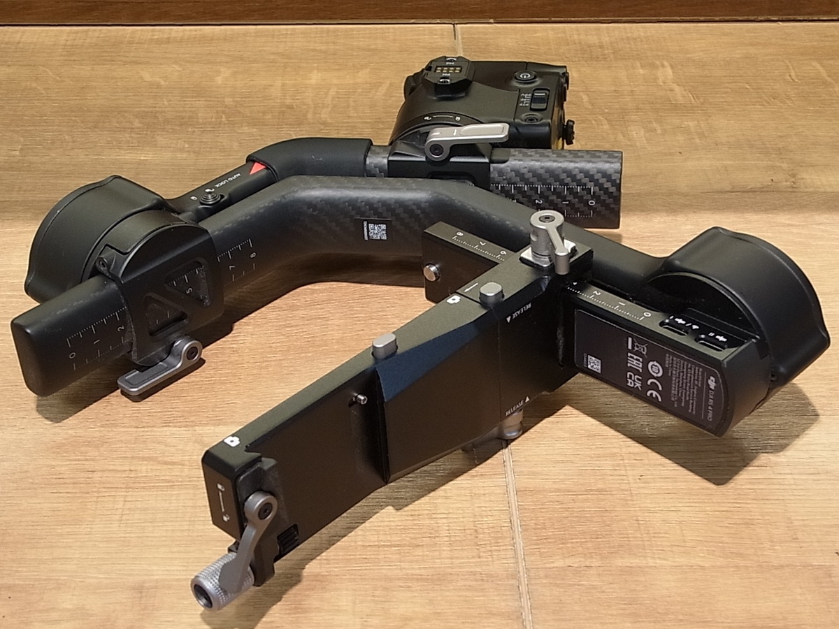 DJI RS4 Pro 一眼レフ・ミラーレス用スタビライザー RS4004