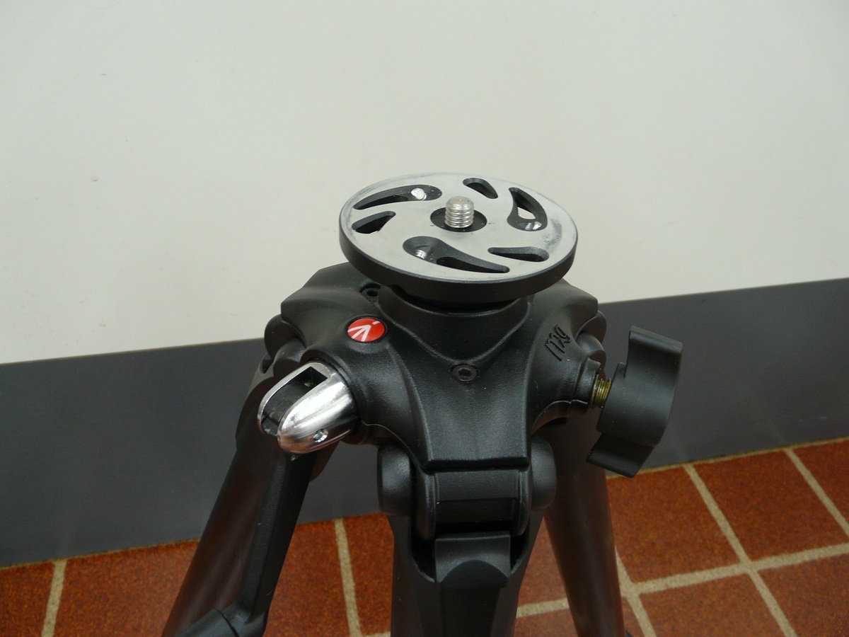 マンフロット MT057C3-G カーボン三脚 3段 ギア付