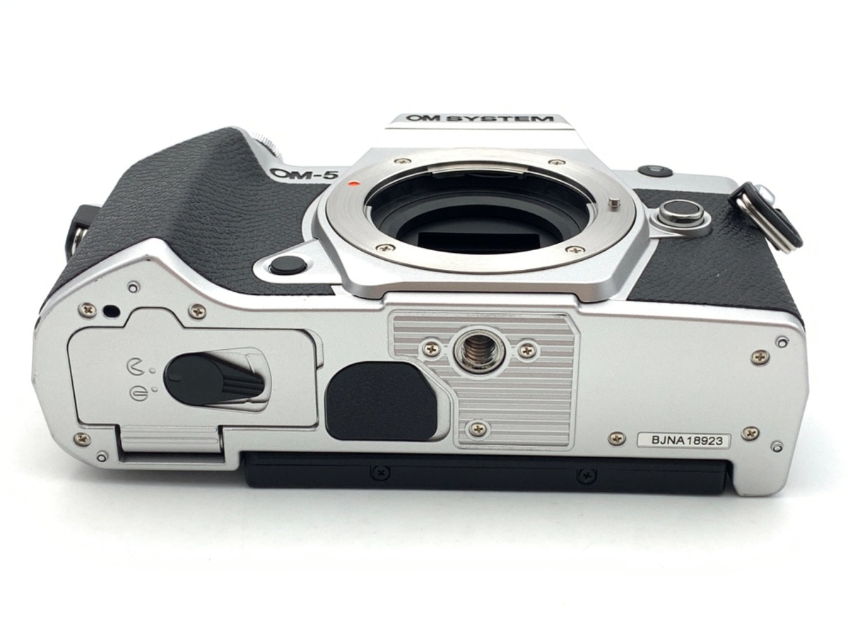 OM SYSTEM OM-5 ボディ シルバー