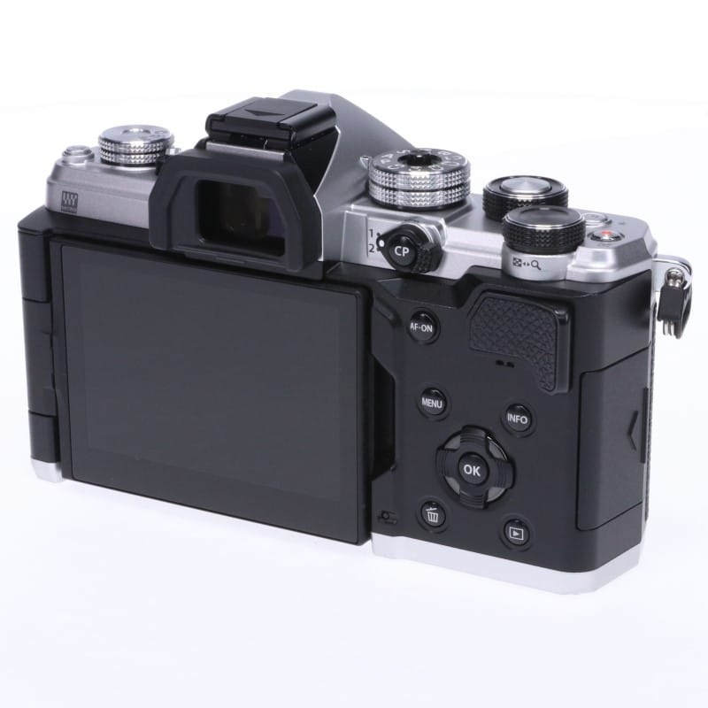 OM SYSTEM OM-3 ボディー シルバー