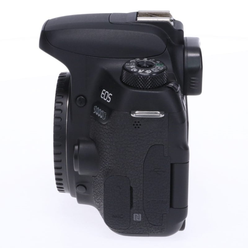 EOS 9000D ボディー