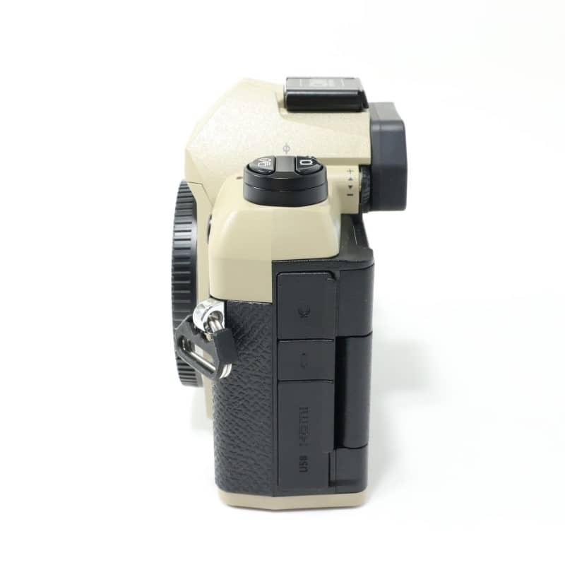 OM SYSTEM OM-5 Mark II ボディー サンドベージュ
