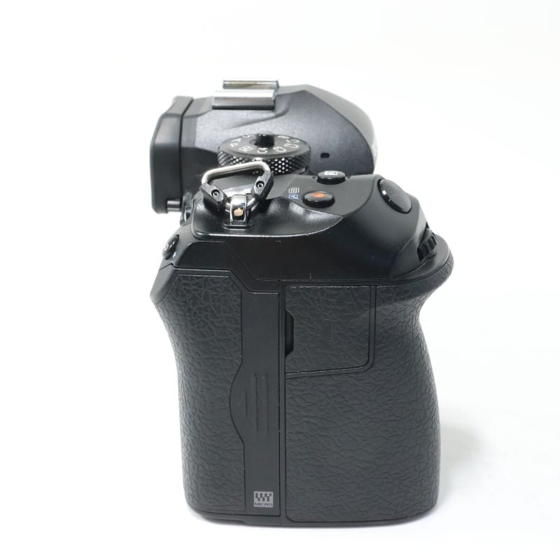 OM SYSTEM OM-1 ボディー