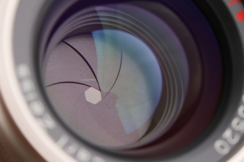 Contax Carl Zeiss Planar T* 45mm F/2 Lens + Hood + Filter for G1/G2 #60374A1